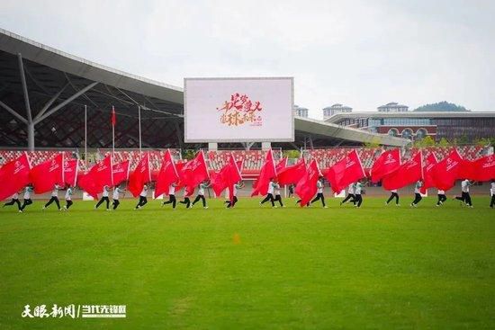 ”勒沃库森上半赛季表现出色，领跑德甲积分榜，同时以小组赛6场全胜的战绩晋级欧联杯16强。